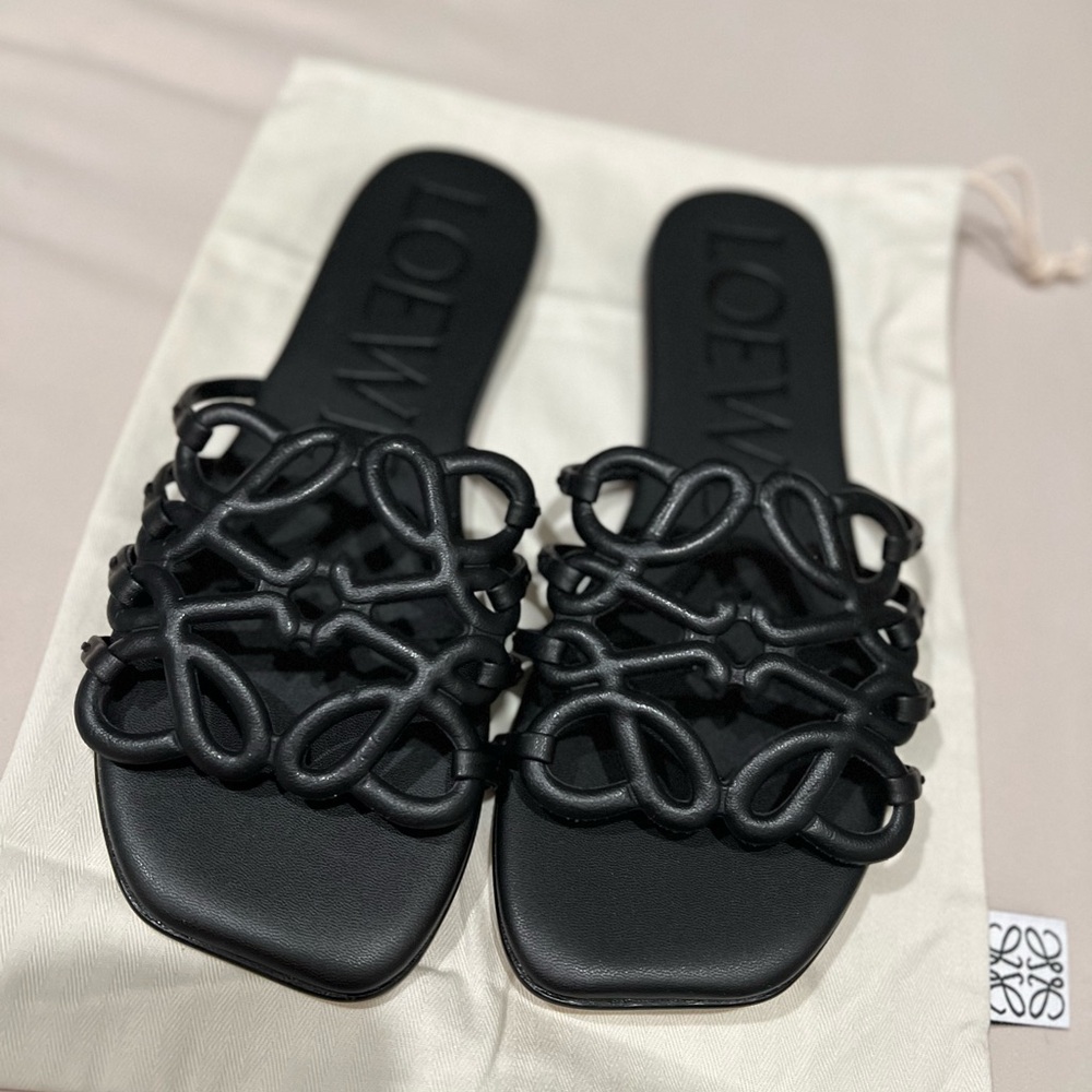 Loewe Elegant Black Slide Sandals